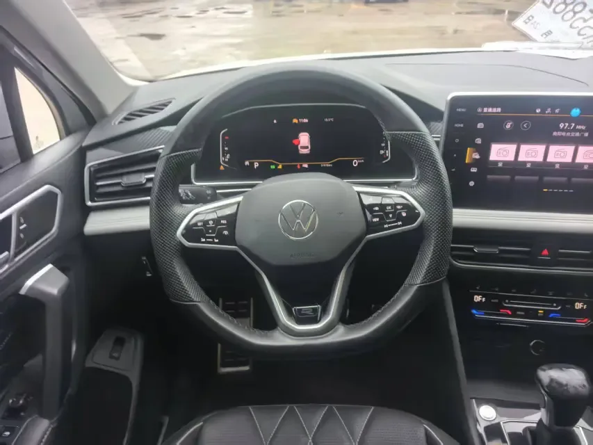 Volkswagen Tiguan L Tiguan L 2022 330TSI Automatic 2WD R-Line Enjoy Edition 2023 — миниатюра 4