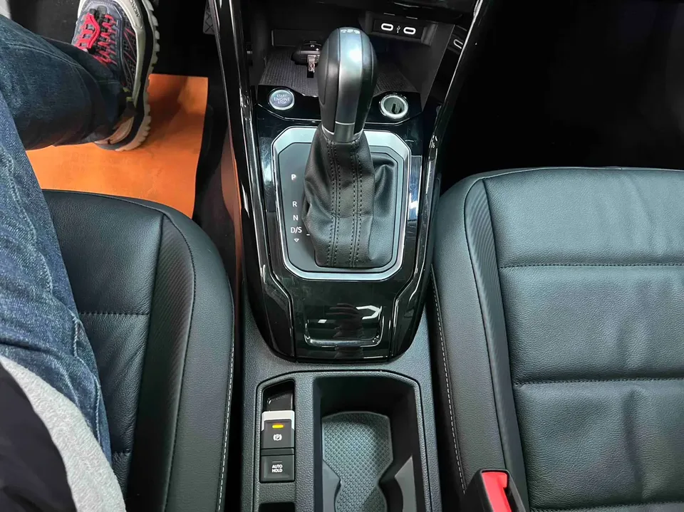 Volkswagen T-Roc Tange 280TSI DSG two-wheel drive comfort PLUS 2023 — миниатюра 5