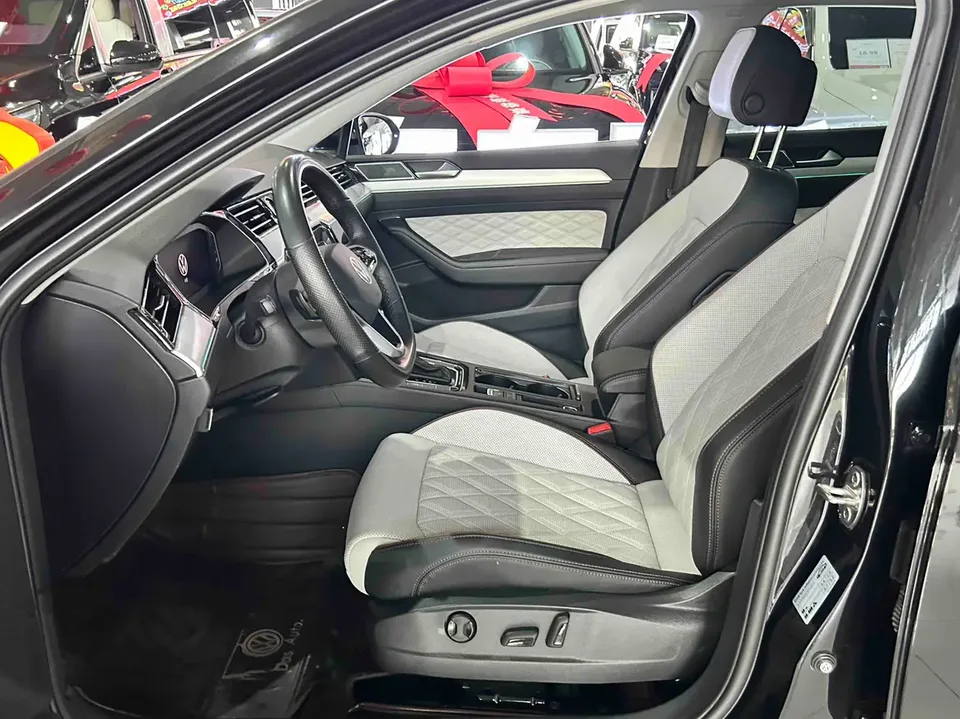 Volkswagen Magotan Magotan 2023 2 million commemorative edition 330TSI DSG luxury model 2024 — миниатюра 5