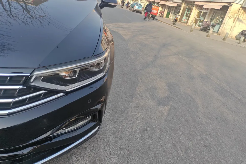 Volkswagen Magotan 2 million units public enjoyment model 330TSI DSG luxury model 2024 — миниатюра 5