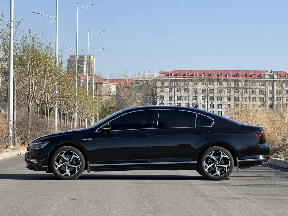Volkswagen Magotan 2024