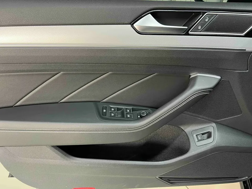 Volkswagen Magotan Magotan 2023 2 million commemorative edition 280TSI DSG comfort model 2024 — миниатюра 3