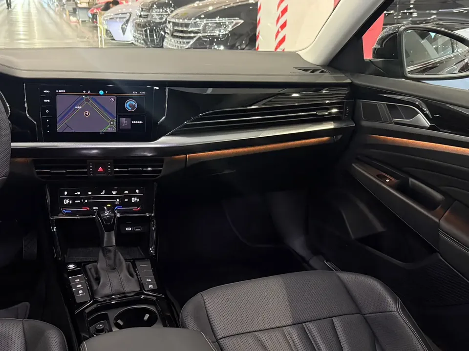 Volkswagen Passat Passat 2025 Outstanding Model 380TSI Dragon Glory Edition 2024 — миниатюра 3
