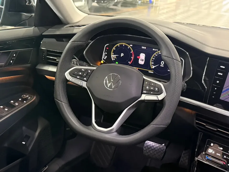 Volkswagen Passat Passat 2025 Outstanding Model 380TSI Dragon Glory Edition 2024 — миниатюра 4