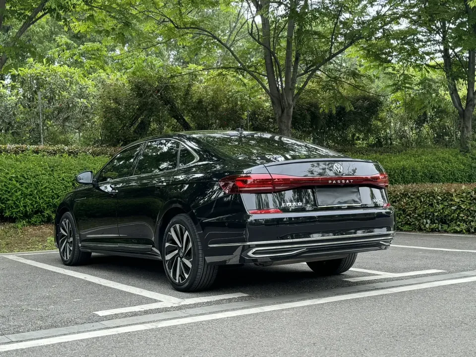 Volkswagen Passat Passat 2022 330TSI Starry Sky Deluxe Edition 2022 — миниатюра 5