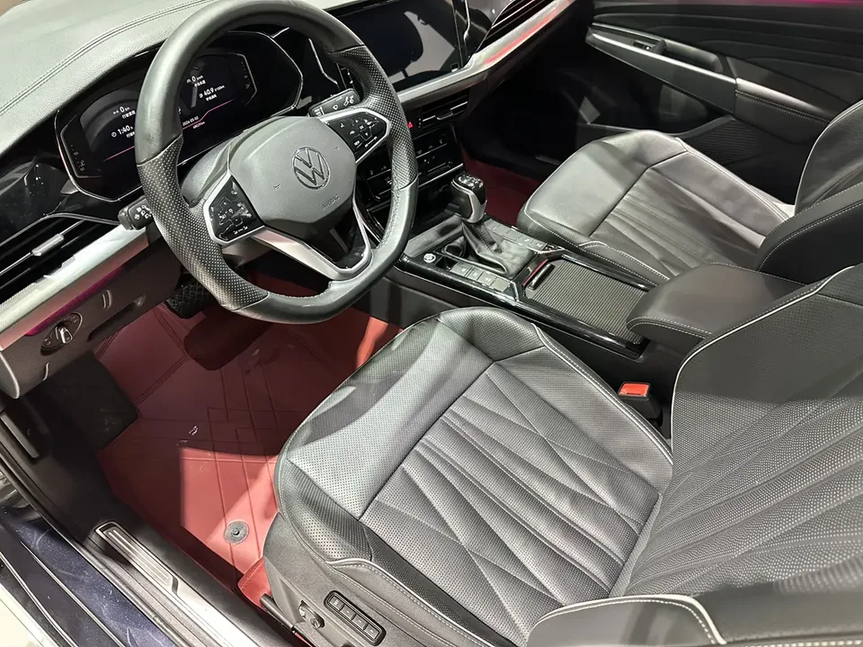 Volkswagen Passat facelift 380TSI luxury version 2023 — миниатюра 3