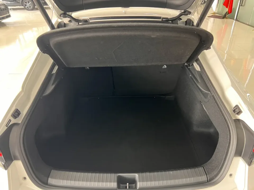 Volkswagen Lamando Lingdu Lingdu L 280TSI DSG Cool Edition 2023 — миниатюра 5