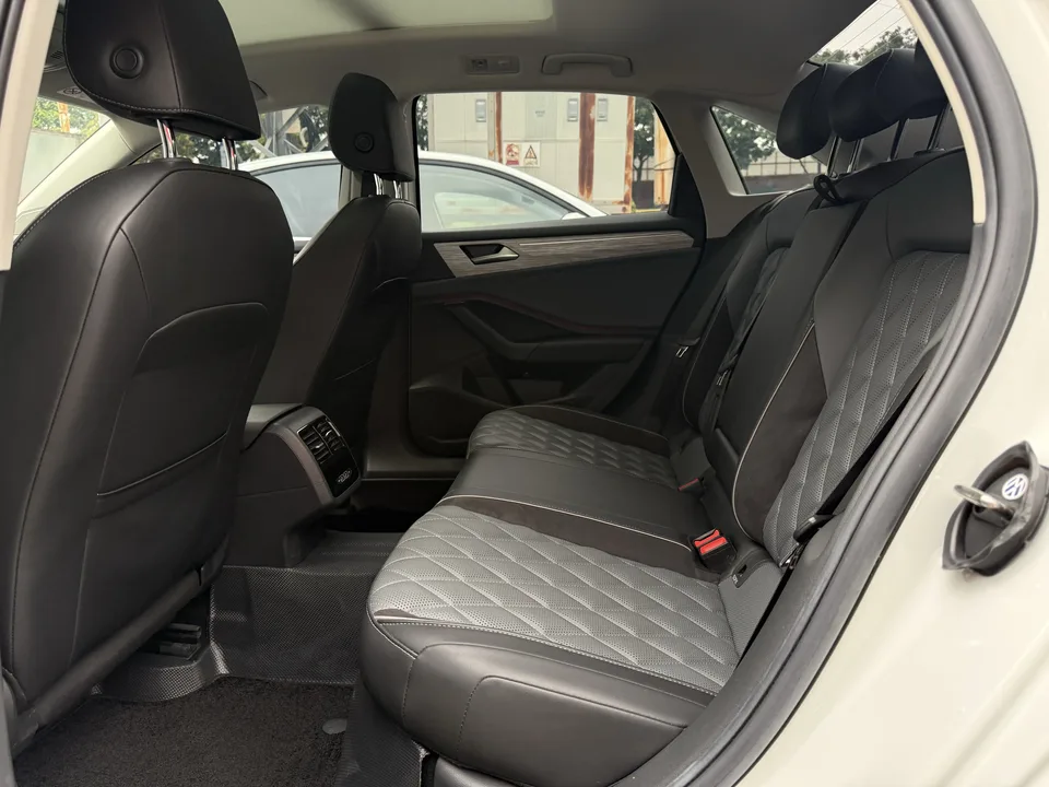 Volkswagen Sagitar 2023 Sagitar 300TSI DSG Excellence Edition 2023 — миниатюра 4