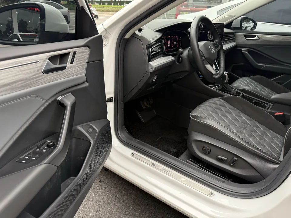 Volkswagen Sagitar 2023 Sagitar 300TSI DSG Excellence Edition 2023 — миниатюра 5