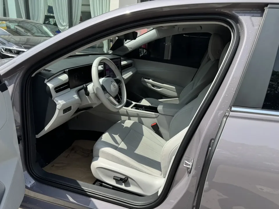 Volkswagen Lavida 2026 Volkswagen Lavida Pro 300TSI Smart Edition 2025 — миниатюра 3