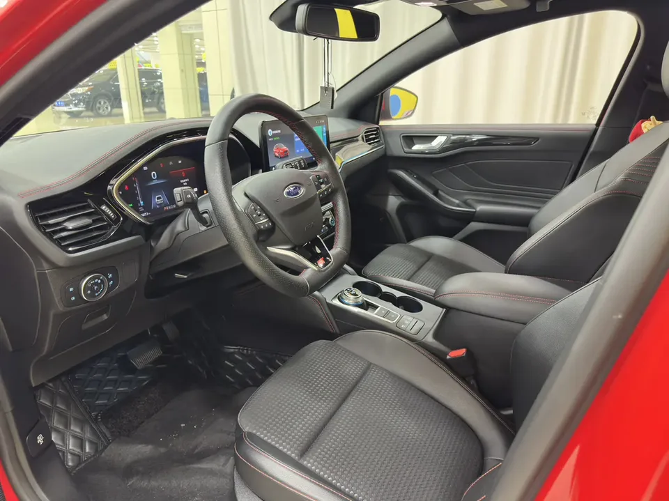 Ford Focus Focus 2021 hatchback EcoBoost 180 automatic ST Line 2022 — миниатюра 4