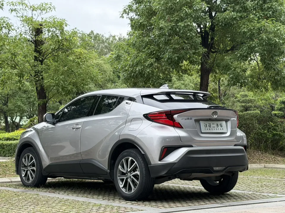 Toyota C-HR Hybrid 2.0L Yichi Edition 2022 — миниатюра 2