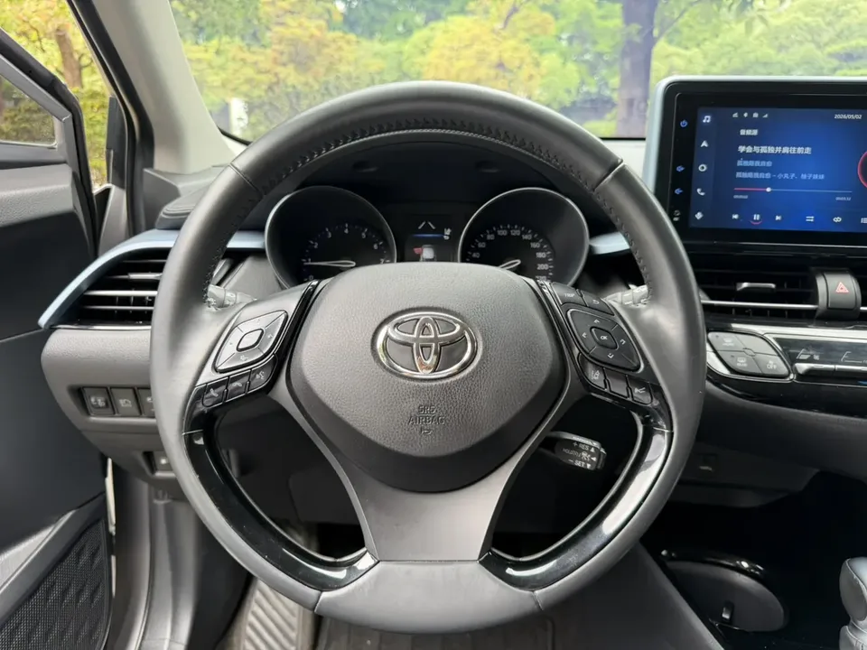 Toyota C-HR Hybrid 2.0L Yichi Edition 2022 — миниатюра 4