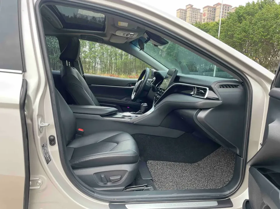 Toyota Camry 2.0G Deluxe Edition 2023 — миниатюра 4