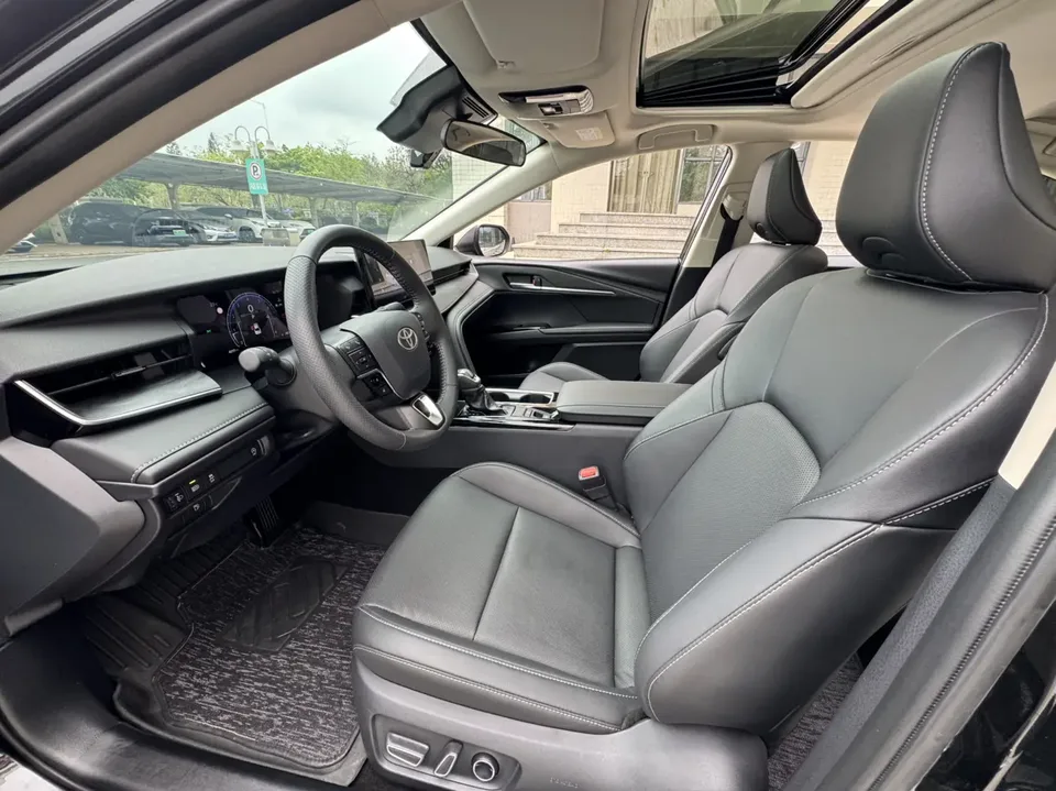 Toyota Camry 2.0GVP Deluxe Edition 2024 — миниатюра 4