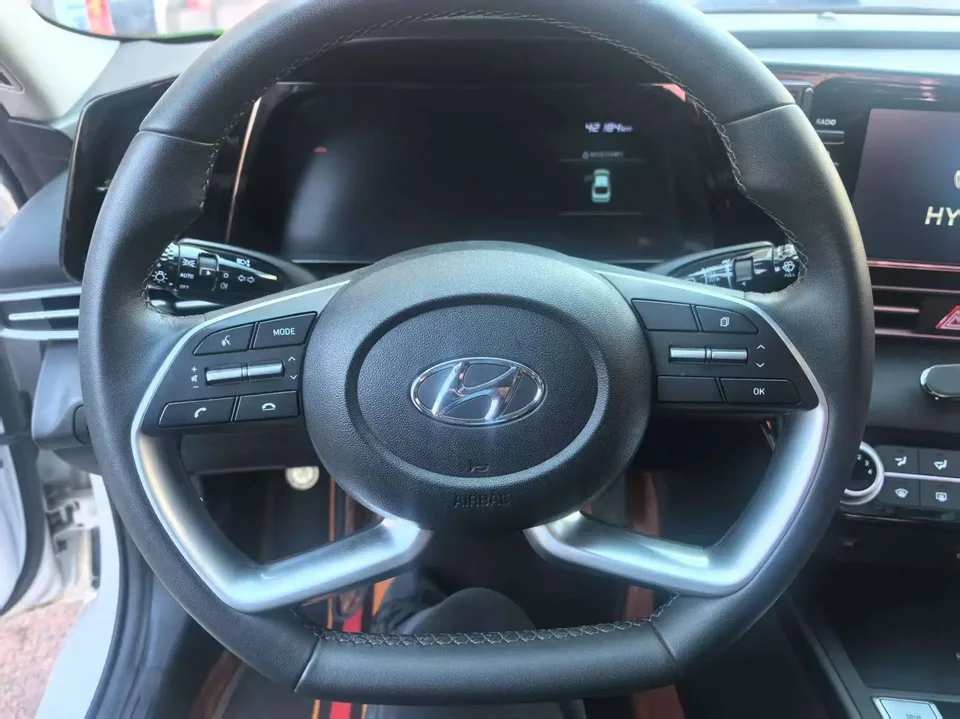 Hyundai Elantra 1.5L CVT GLX Elite Edition 2023 — миниатюра 3