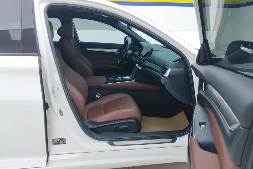 Honda Inspire 2022 Insignia Hybrid 2.0L Pure Elegant Edition 2023 — миниатюра 3