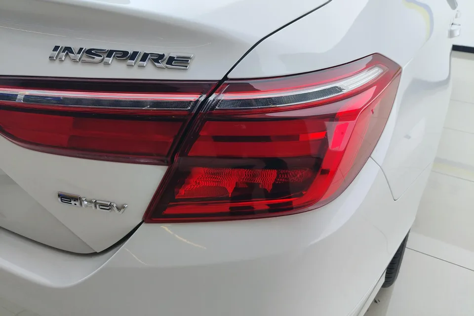 Honda Inspire 2022 Insignia Hybrid 2.0L Pure Elegant Edition 2023 — миниатюра 4