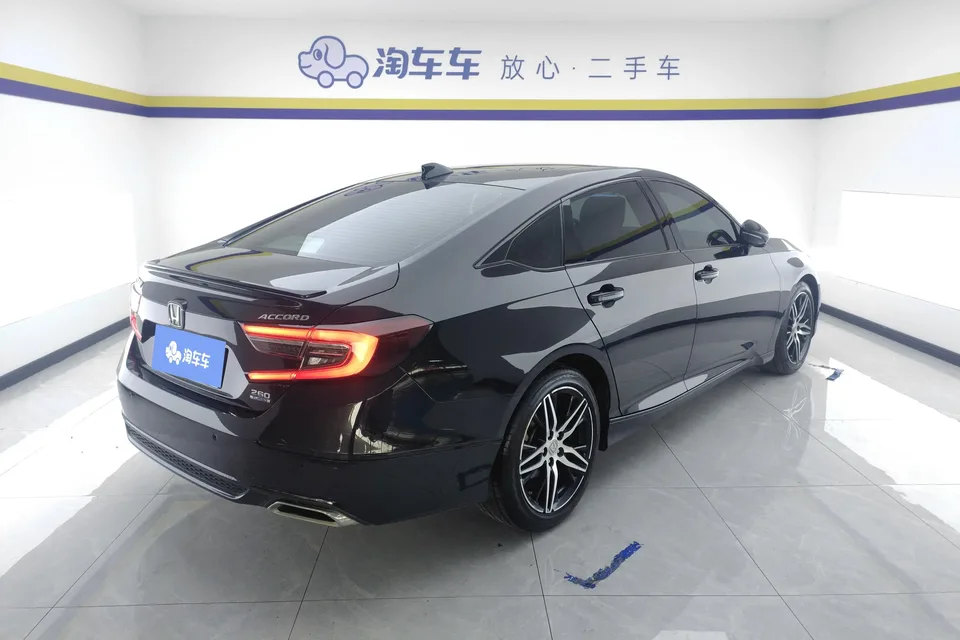 Honda Accord 2022 Accord 260TURBO Fantasy Night Premium Edition 2022 — миниатюра 3