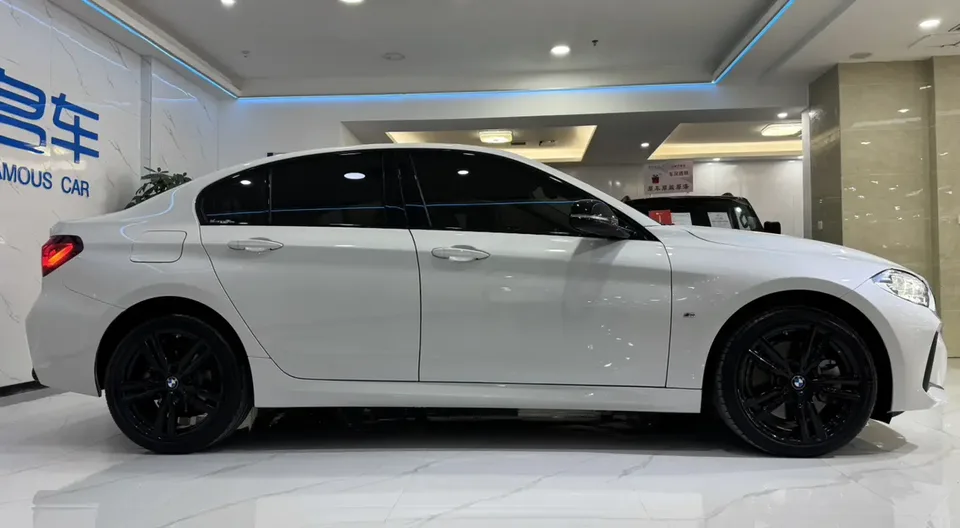 BMW 1 Series BMW 1 Series 2023 125i M Sport Night Edition 2023 — миниатюра 2