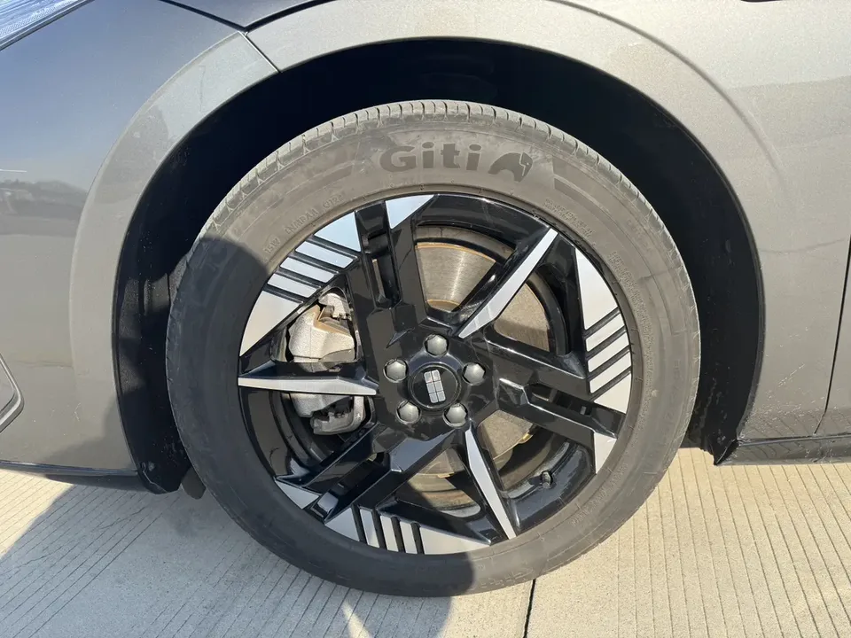 Geely Galaxy E8 550km PRO 2024 — миниатюра 3