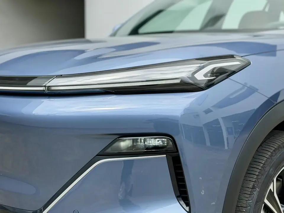 Geely Galaxy Starship 7 EM-i Galaxy Starship 7 EM-i 2025 120KM Pilot Edition 2025 — миниатюра 3