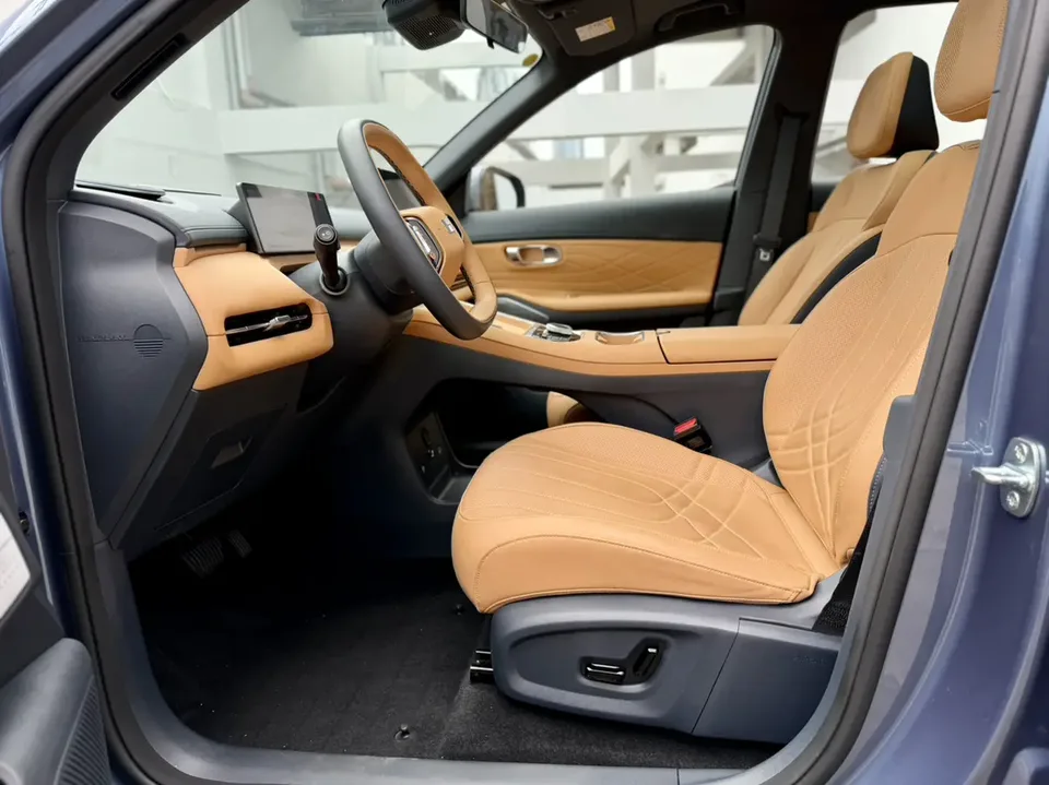 Geely Galaxy Starship 7 EM-i Galaxy Starship 7 EM-i 2025 120KM Pilot Edition 2025 — миниатюра 5