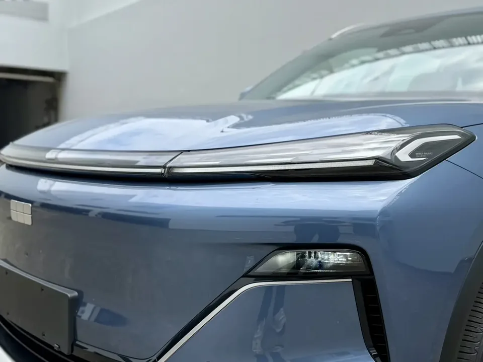 Geely Galaxy Starship 7 EM-i Galaxy Starship 7 EM-i 2025 120KM Pilot Edition 2025 — миниатюра 3