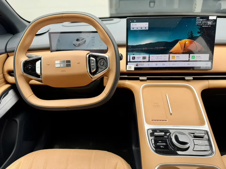 Geely Galaxy Starship 7 EM-i Galaxy Starship 7 EM-i 2025 120KM Pilot Edition 2025 — миниатюра 4