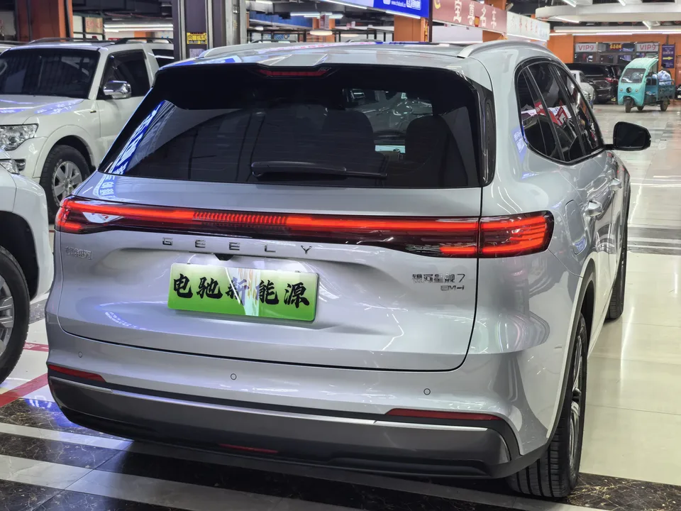 Geely Galaxy Starship 7 EM-i Galaxy Starship 7 EM-i 2025 120KM Exploration+ Edition 2025 — миниатюра 3