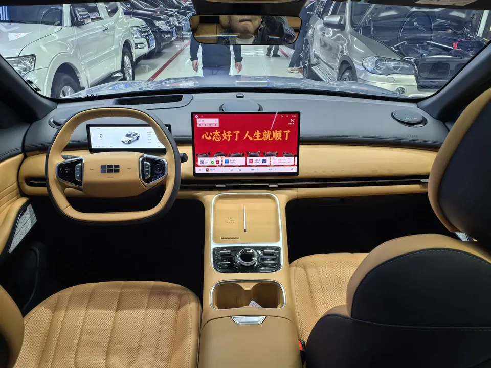 Geely Galaxy Starship 7 EM-i Galaxy Starship 7 EM-i 2025 120KM Exploration+ Edition 2025 — миниатюра 4