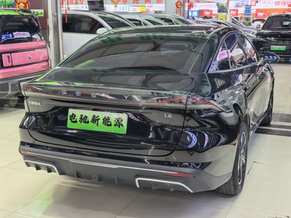Geely Galaxy L6 Longteng Edition 1.5T DHT 125km PLUS 2024 — миниатюра 2