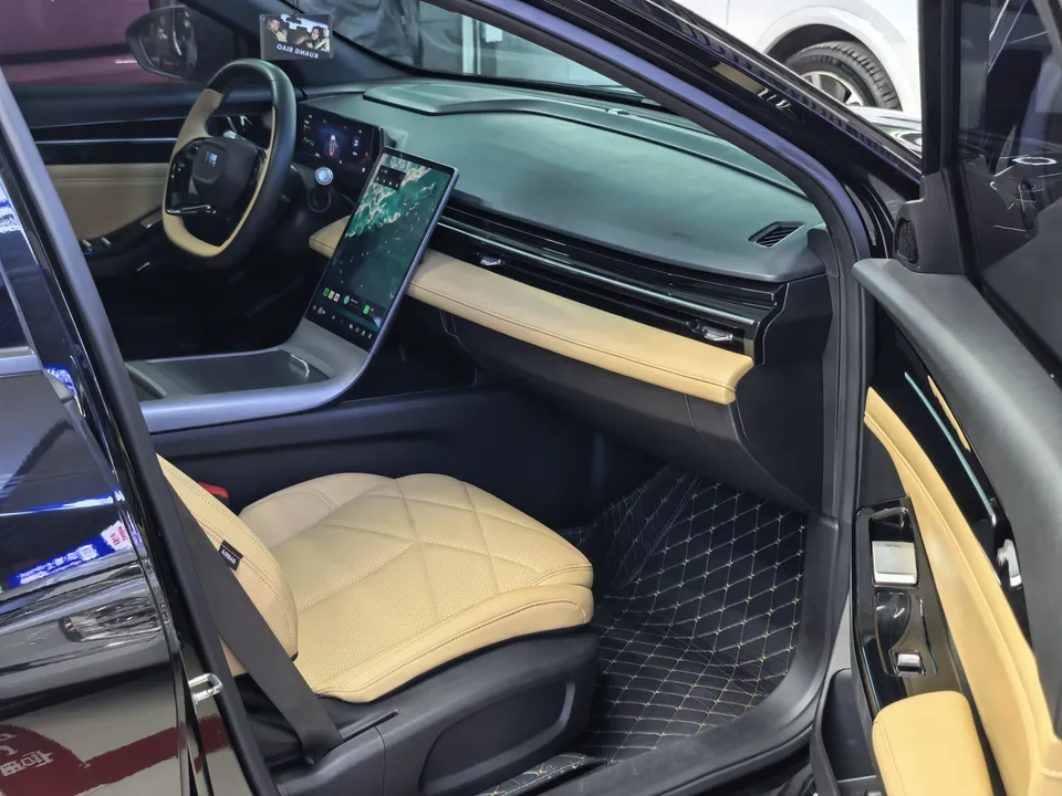 Geely Galaxy L6 Longteng Edition 1.5T DHT 125km PLUS 2024 — миниатюра 3