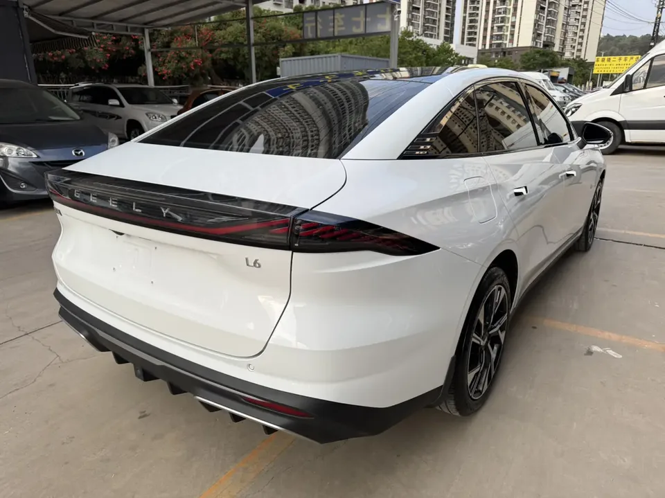 Geely Galaxy L6 1.5T DHT 125km Starship 2024 — миниатюра 2