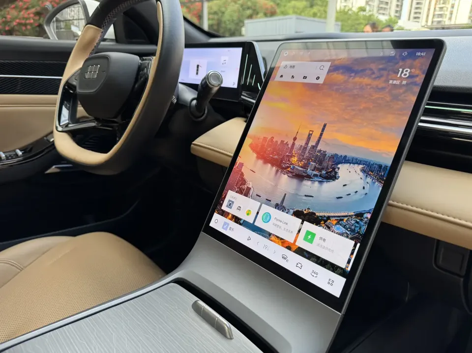Geely Galaxy L6 1.5T DHT 125km Starship 2024 — миниатюра 3