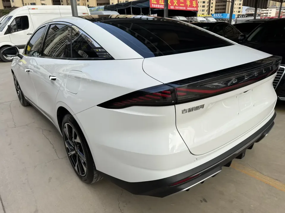 Geely Galaxy L6 1.5T DHT 125km Starship 2024 — миниатюра 4