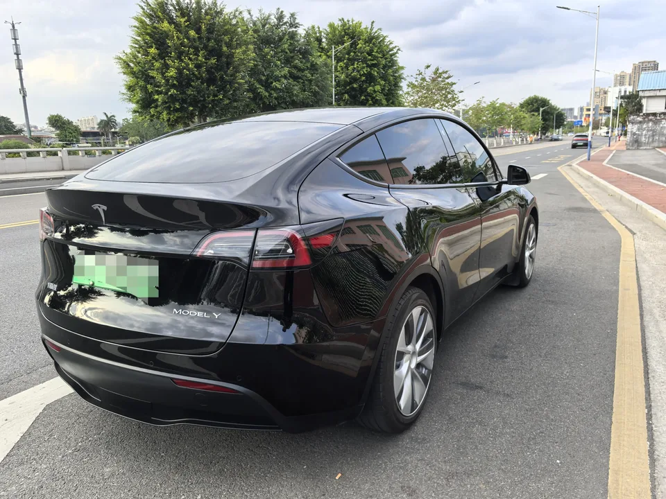 Tesla Model Y Model Y 2022 rear-wheel drive version 2022 — миниатюра 2