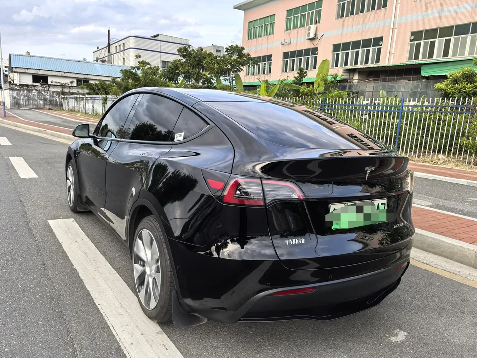 Tesla Model Y Model Y 2022 rear-wheel drive version 2022 — миниатюра 4