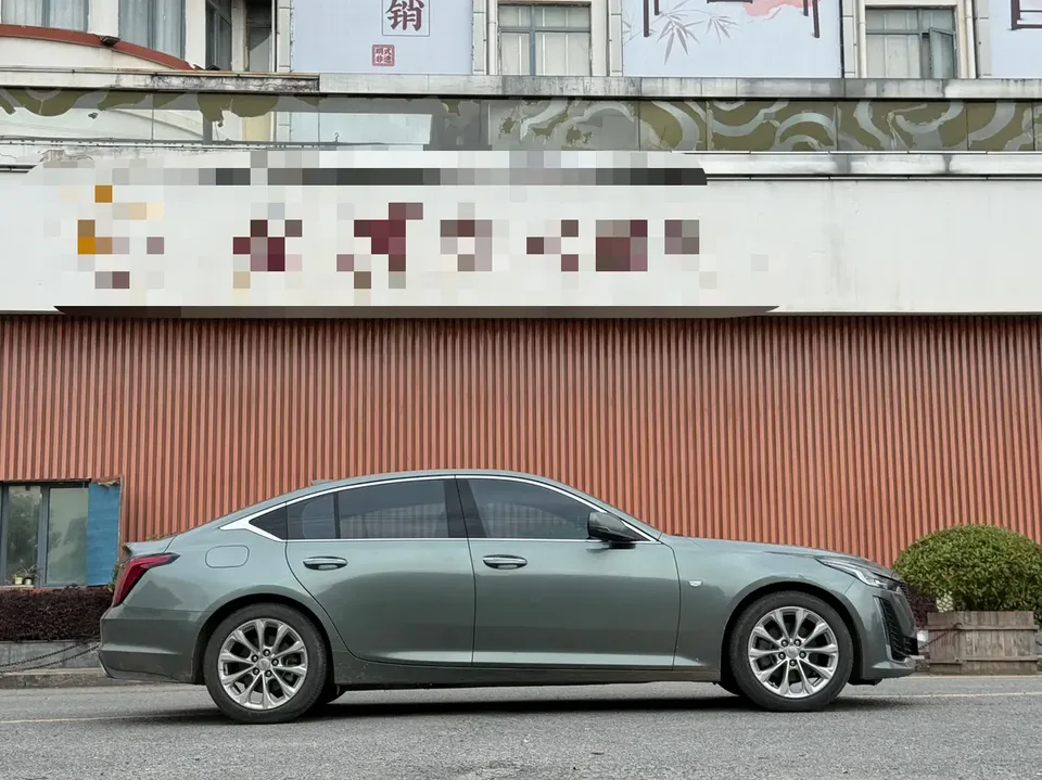 Cadillac CT5 28T Fashion Edition 2023 — миниатюра 2