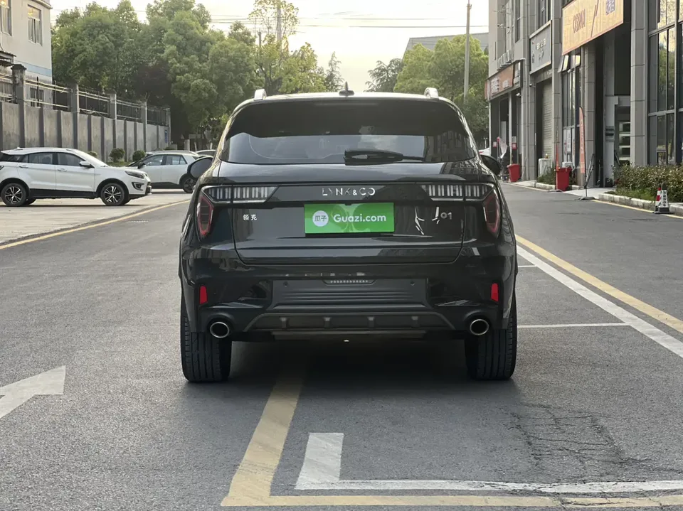 Lynk & Co 01 Lynk & Co 01 2021 2.0TD 2WD Pro 2022 — миниатюра 2