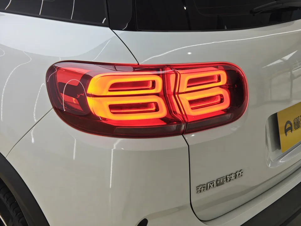 Citroen Tianyi C5 AIRCROSS C5 AIRCROSS 2022 400THP Co-creation Edition 2024 — миниатюра 4
