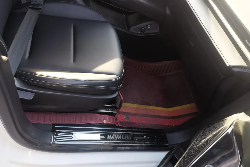 Haval H6 third generation 2.0T automatic two-wheel drive Max version 2022 — миниатюра 3