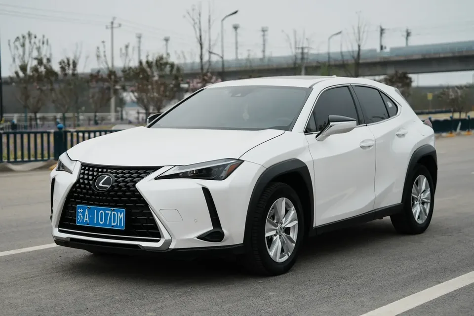Lexus UX 2023