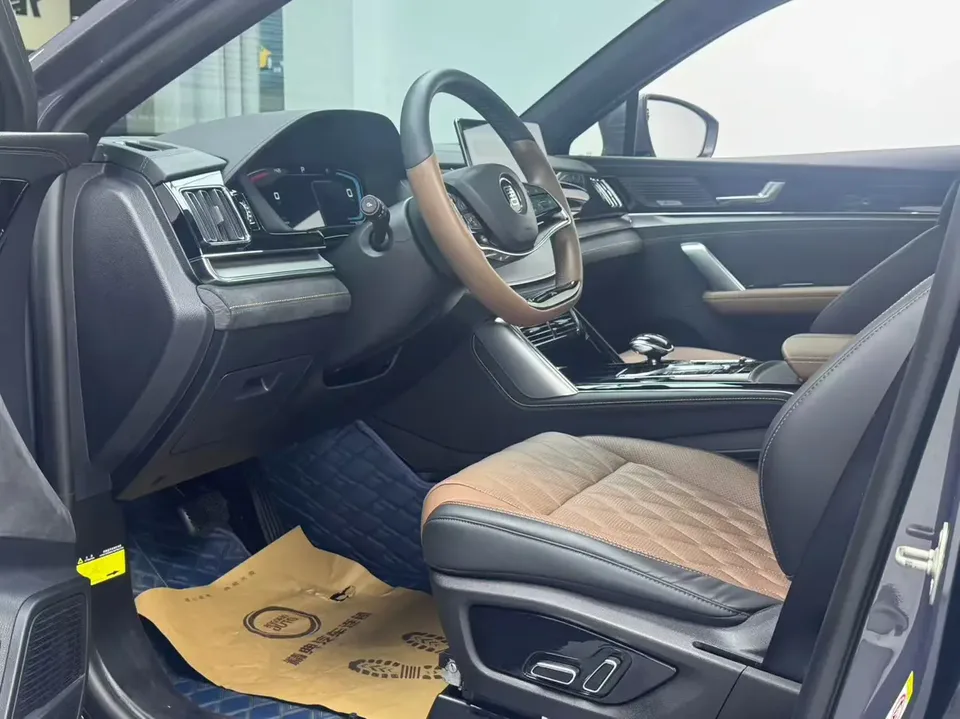 BYD Tang DM DM-i 1.5T 112KM Premium Edition 2022 — миниатюра 5