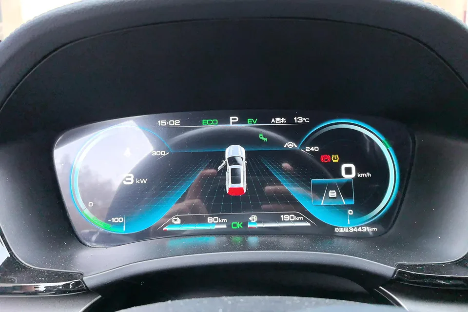 BYD Song PLUS DM DM-i 110KM 2WD Flagship PLUS 2022 — миниатюра 4