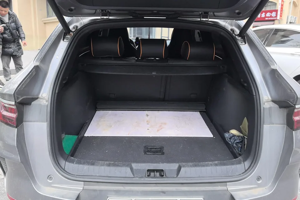 BYD Song PLUS DM DM-i 110KM 2WD Flagship PLUS 2022 — миниатюра 5