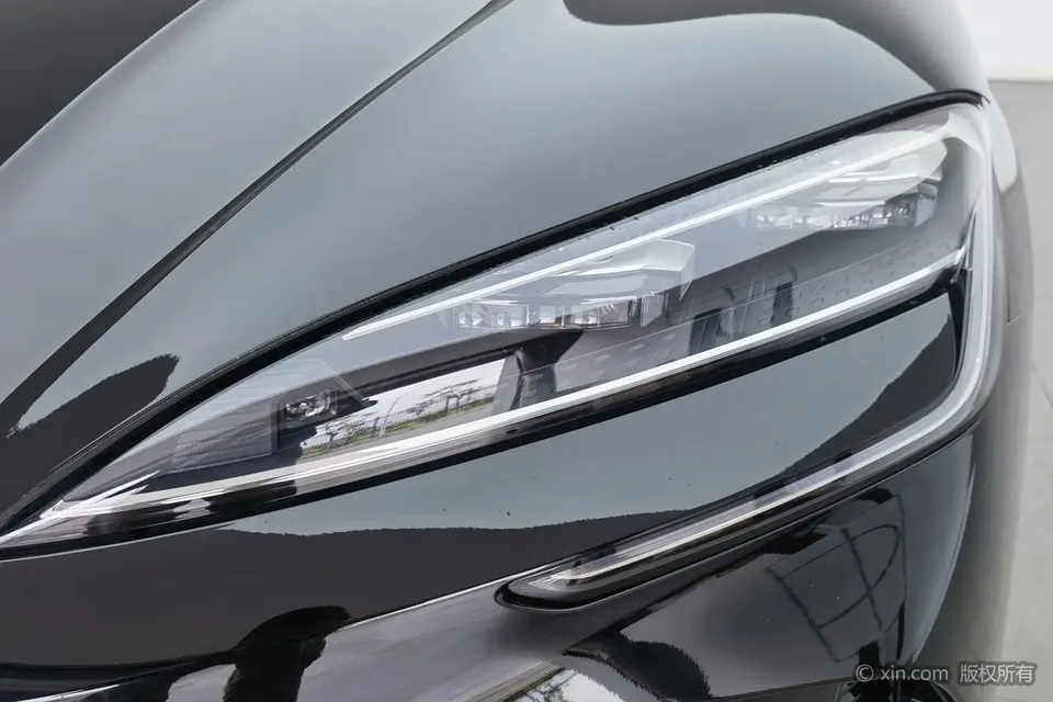 BYD Seal 07DM DM-i 125KM Luxury Model 2025 — миниатюра 2