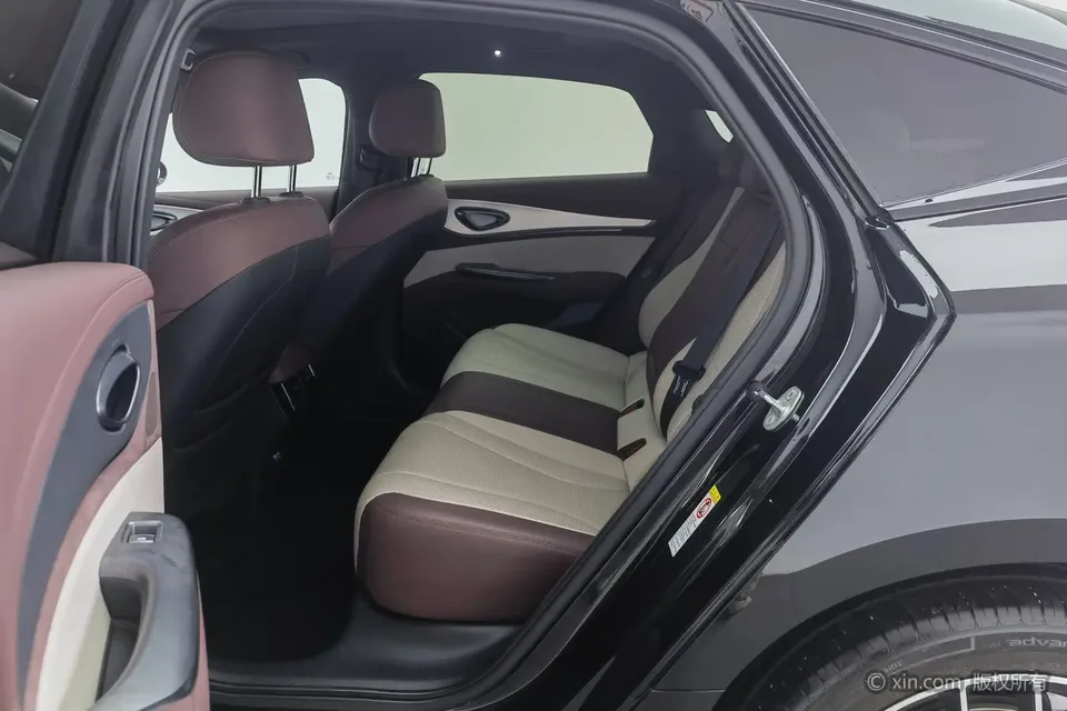 BYD Seal 07DM DM-i 125KM Luxury Model 2025 — миниатюра 5