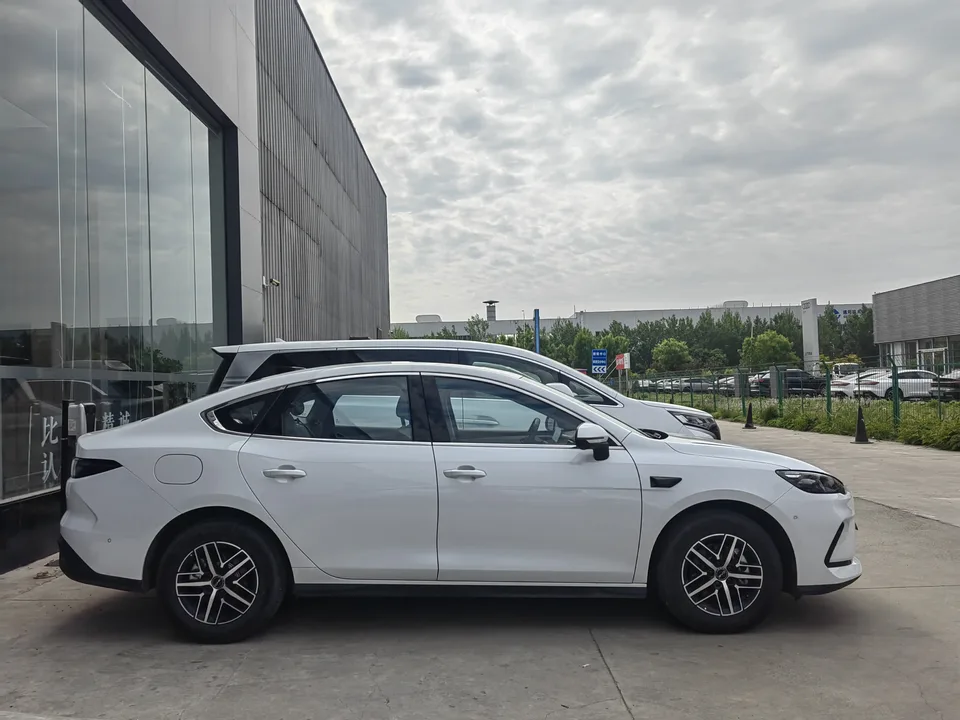 BYD Seal 05DM Intelligent Driving Edition DM-i 120KM Flagship Model 2025 — миниатюра 4