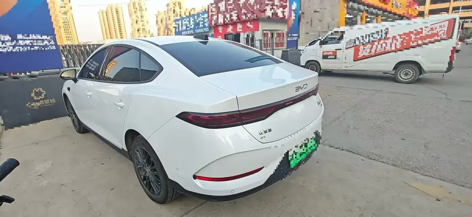 BYD Qin PLUS EV Smart Driving Edition 420KM Leading Edition 2025 — миниатюра 3